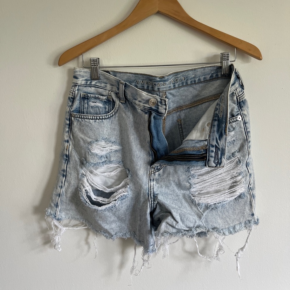 America Eagle distressed mom short